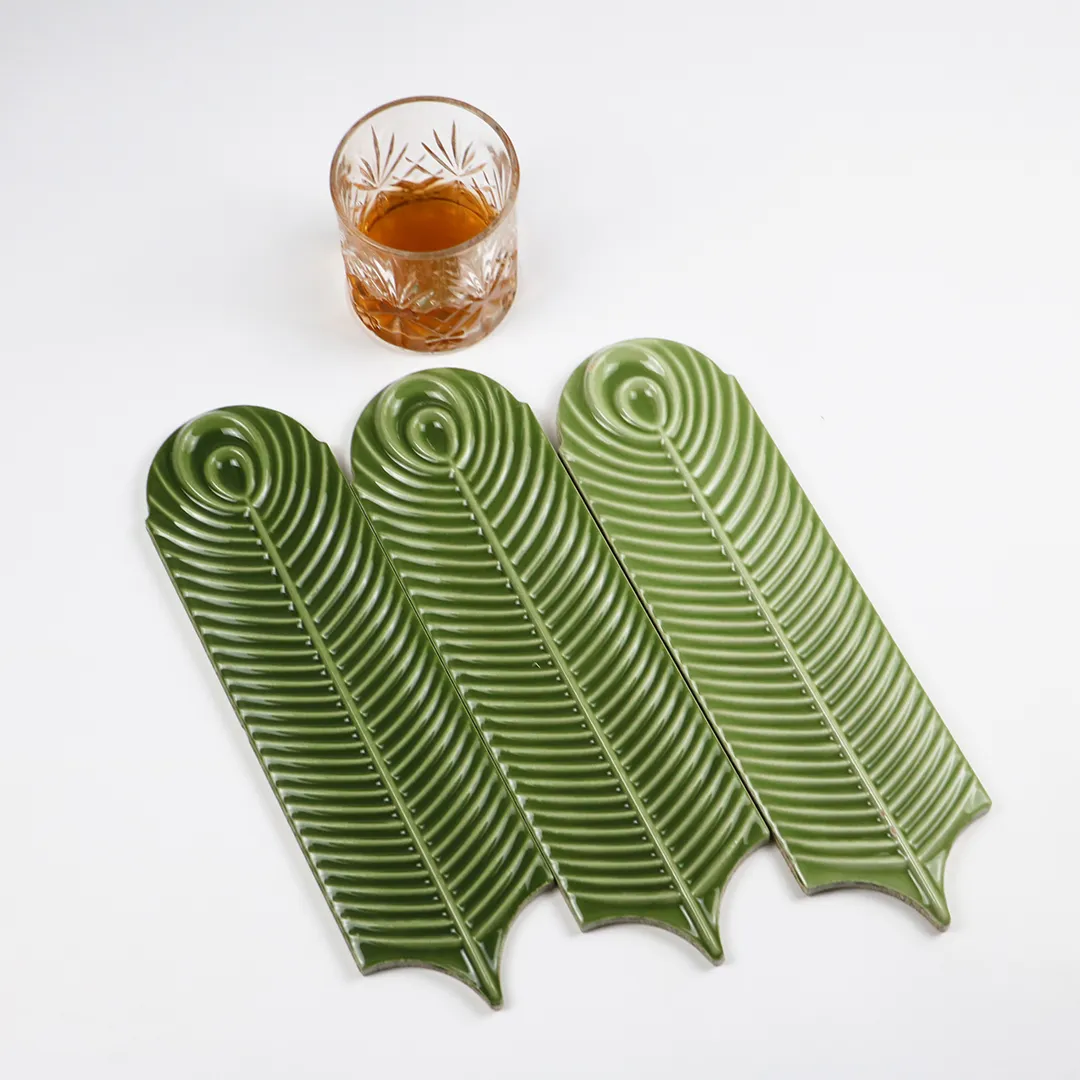 Gạch trang trí tường bóng hình lông công